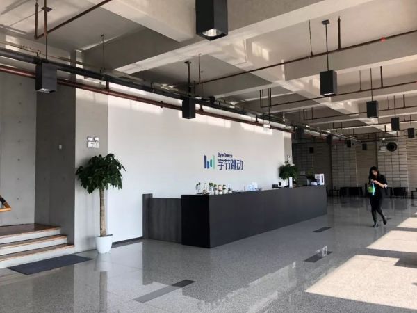 中年创业者罗永浩还剩下什么?