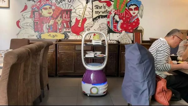 你的机器人女仆已上线,机器人送餐是噱头还是趋势?