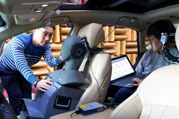 比 Airpods Pro 还能打,他们怎么让一辆车降噪?