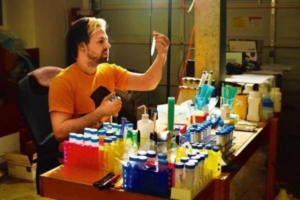 为了增强手臂肌肉,我改变了自己的一段基因