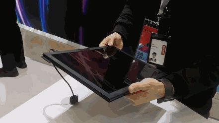 联想彻底“弯”了:折叠手机和PC齐发,Moto刀锋被完美复刻(附真机视频)