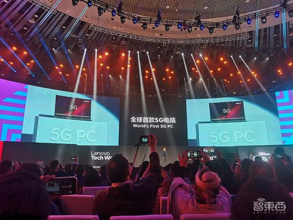 联想彻底“弯”了:折叠手机和PC齐发,Moto刀锋被完美复刻(附真机视频)