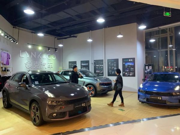 特斯拉低调关店,新推“集合店”从市中心搬到近郊