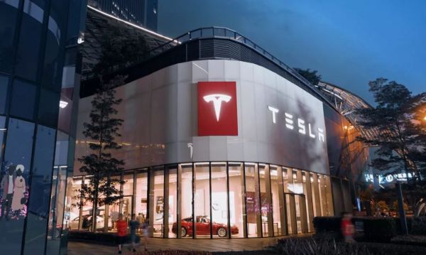 特斯拉低调关店，新推“集合店”从市中心搬到近郊