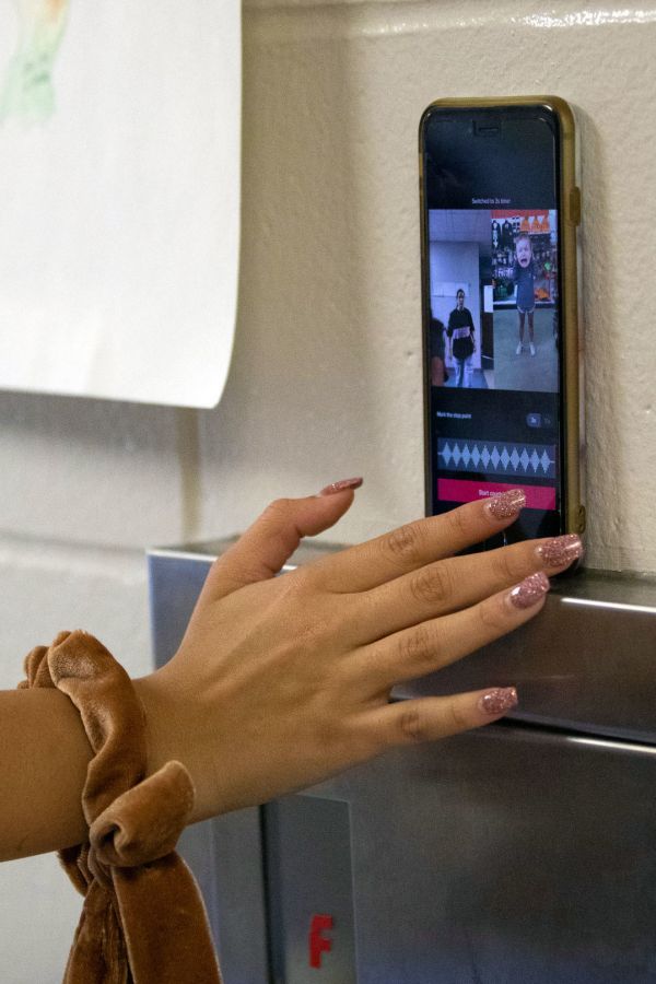 美国高校抖音俱乐部:学生、教师与社交媒体平台的故事