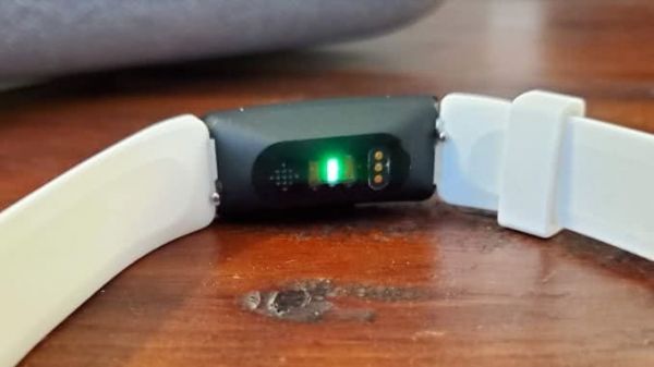 大批Fitbit用户扔掉穿戴设备,担心谷歌“隐私采集魔爪”