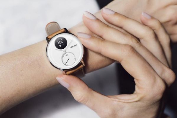 做传统手表,还是做 Apple Watch?