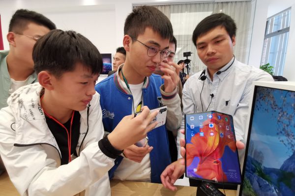 最前线 | 华为折叠手机二次开卖秒售罄,黄牛炒至10万一台