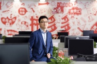 拼多多黄峥：双11卖40万部iPhone 竞争如飞流下山