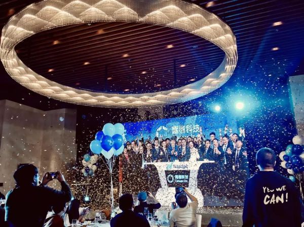 我29岁退学创业,36岁站上纳斯达克