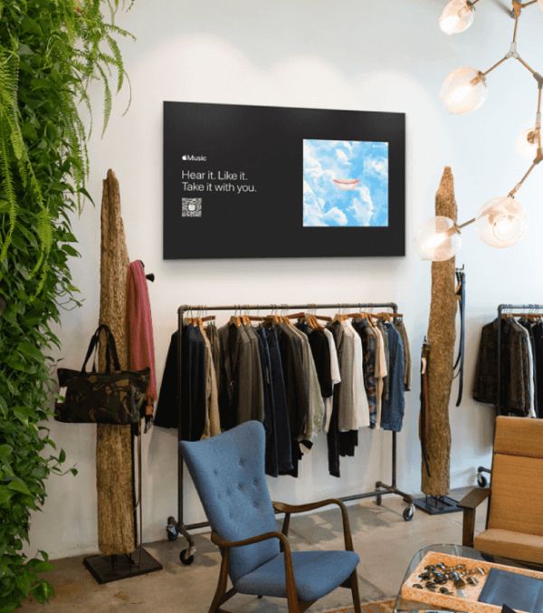 苹果开始为百货公司提供背景音乐授权,顺便还推广了 Apple Music