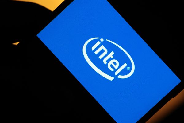 最前线 | 联发科携手英特尔“重返”PC端5G,首批终端产品预计2021年推出