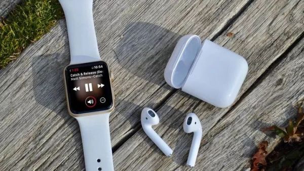 AirPods 成为抢手货，但人们还是不爱 Siri