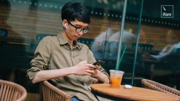 AirPods 成为抢手货，但人们还是不爱 Siri
