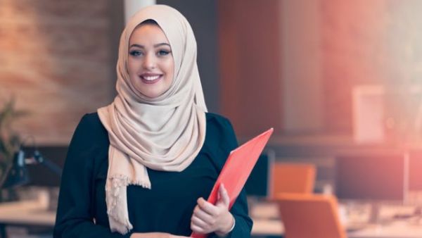 “离经叛道”的阿拉伯青年:追随中国公司,拓荒中东互联网时代