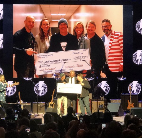 焦点分析 | 要不要给孩子打疫苗,正在成为Google和Facebook的大麻烦