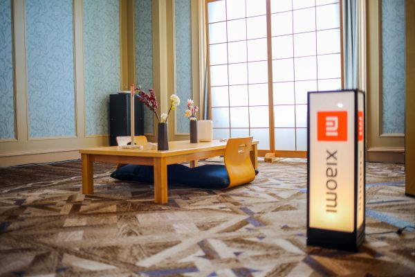 小米东渡,投石问路