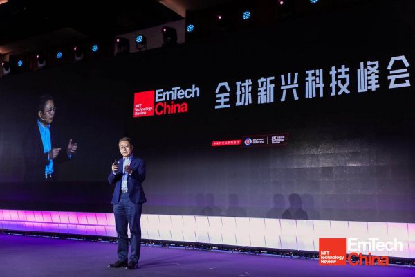 IBM 大中华区 CTO 谢东:重新想象“未来AI计算”创新 | 潮科技· 畅想未来