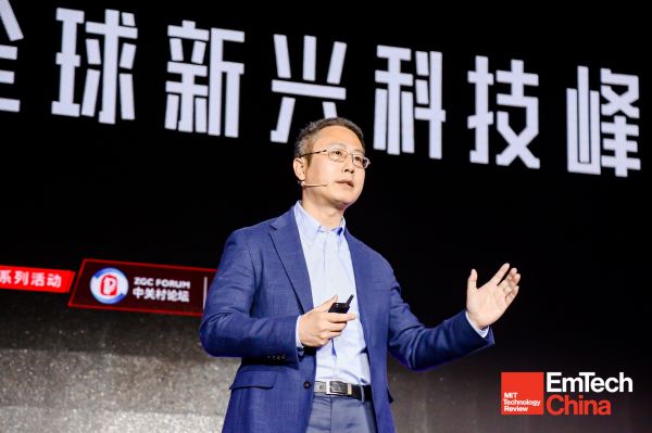 IBM 大中华区 CTO 谢东:重新想象“未来AI计算”创新 | 潮科技· 畅想未来