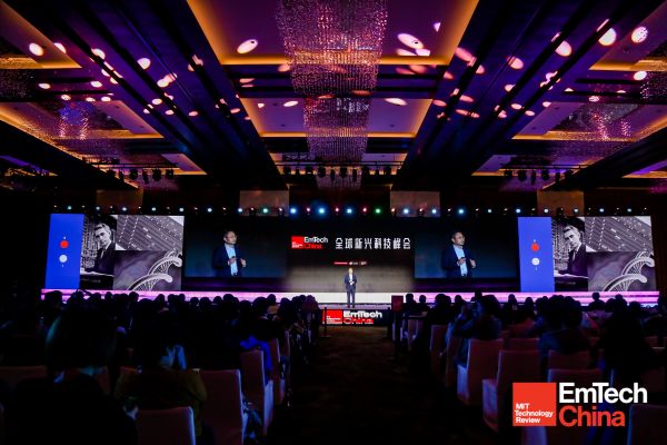 IBM 大中华区 CTO 谢东:重新想象“未来AI计算”创新 | 潮科技· 畅想未来