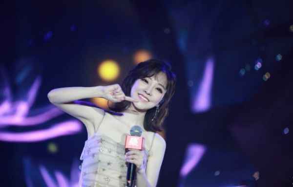 B站正式签约冯提莫,斗鱼虎牙的最大竞争者来了?