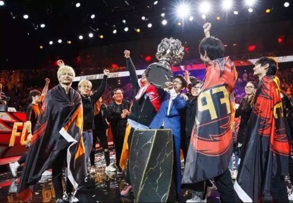 B站正式签约冯提莫,斗鱼虎牙的最大竞争者来了?