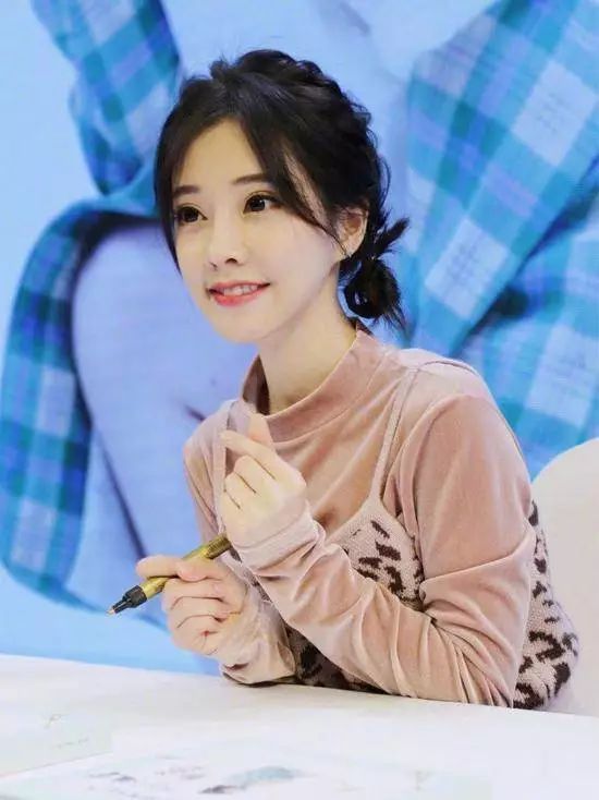 断播80天后,冯提莫为何选择了B站?