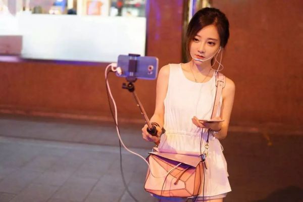 断播80天后,冯提莫为何选择了B站?