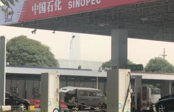 建在加油站内的充电桩:是谁坐不住了?
