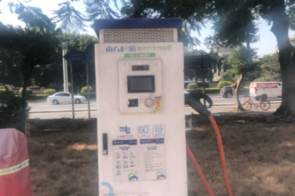建在加油站内的充电桩:是谁坐不住了?