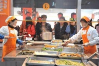 学生订外卖取消评优资格?学校：尊重个人用餐选择权