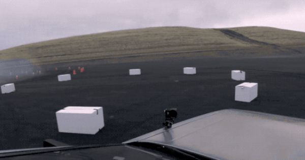 《头文字D》无人车版来了:斯坦福最新研究,自动驾驶玩漂移,走位风骚