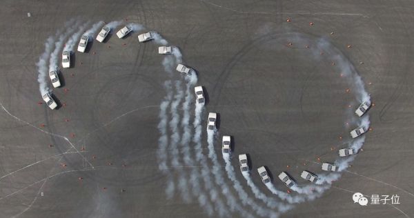 《头文字D》无人车版来了:斯坦福最新研究,自动驾驶玩漂移,走位风骚