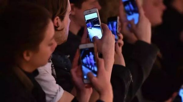 过去 10 年,智能手机抛弃了哪些东西?