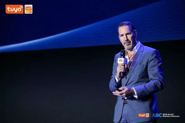 观察+ | 驶入智能灯航道,欧洲装饰灯王 Calex 的新征程