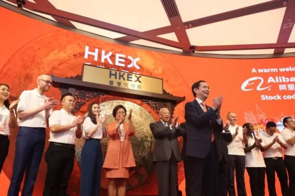 “艺术家”马云退休后的幸福生活