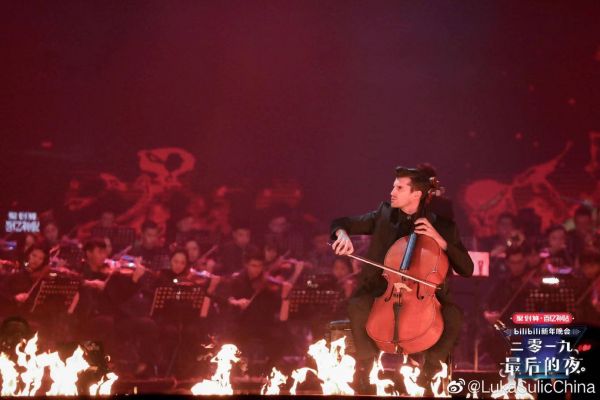 焦点分析 | 看过太多合家欢,中国青年终于刮开一台哔哩哔哩晚会