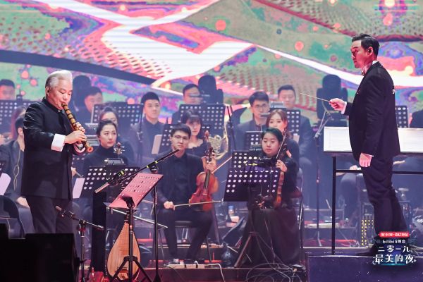 焦点分析 | 看过太多合家欢,中国青年终于刮开一台哔哩哔哩晚会