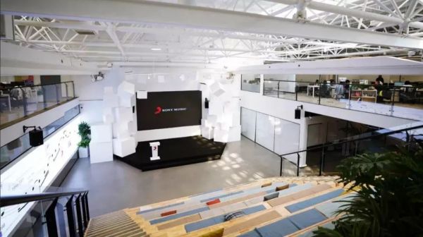 30倍效应落地：音乐巨头的身价