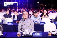 柳传志退休后首次现身 为马云乡村教师奖获得者颁奖