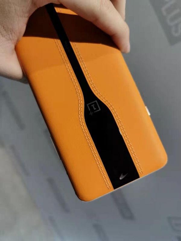 最前线 | 屏下摄像头还没消息,一加先发布隐藏后置摄像头的概念机