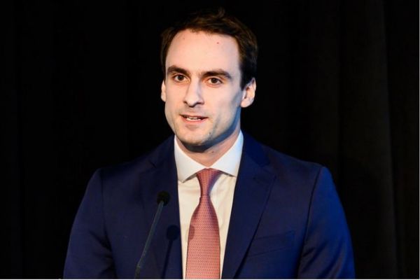 为避免政府过度“插手”,美国白宫提出十条AI监管规范,公众、灵活性、技术风险等成关键词