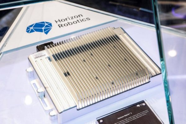 直击CES 2020 | 英特尔折叠屏电脑首秀;小牛发布自动驾驶电摩托;LG推出可卷曲OLED电视