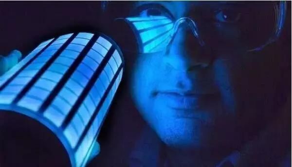 OLED的中日韩“三体游戏”