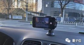 国内首个手机AR实景驾驶导航上线,还能识别车辆行人