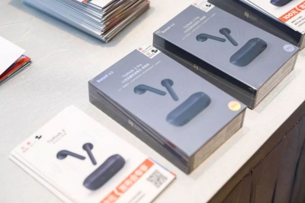 AirPods 之后,真无线耳机 AI 化的爆款逻辑是什么?