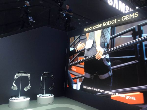 当三星发布了个“球”,索尼发了个车,它们下注的未来是什么?