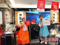 春节红包大战：有企业狂撒20亿，微信卖红包皮赚钱