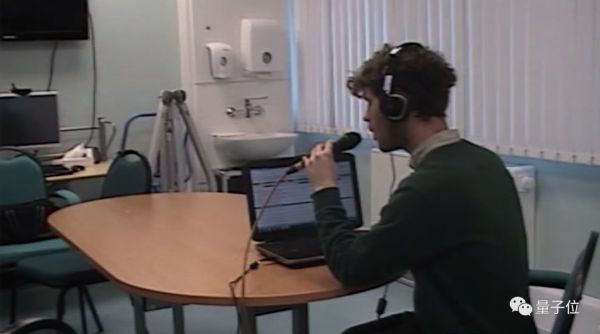 绝症老父亲即将说不了话,儿子用AI技术挽留他的声音