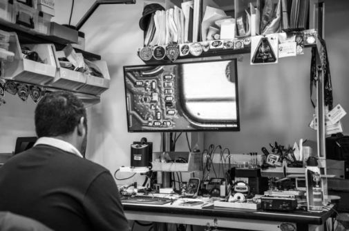 美检方硬刚苹果,花1000万美元建实验室破解iPhone